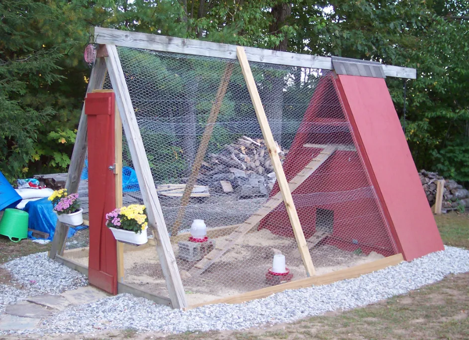 Multi-Level Swing Coop - A frame chicken coop plans