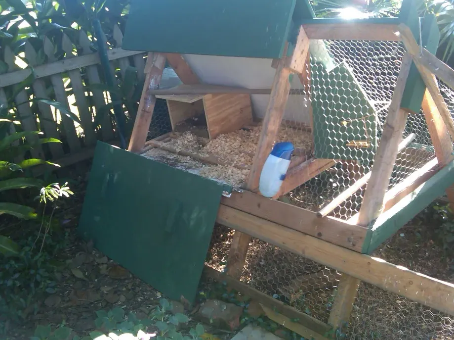 Single Side Door - A frame chicken coop plans